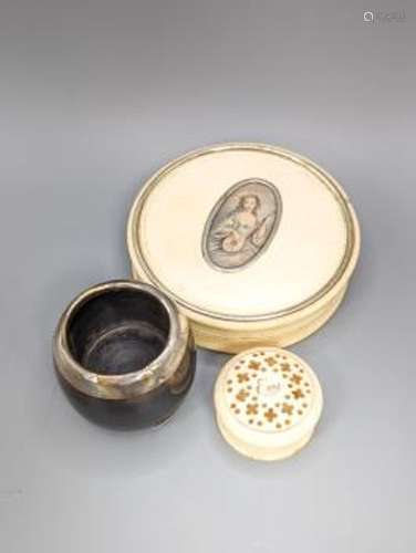 An early 19th century ivory circular box with central cartou...