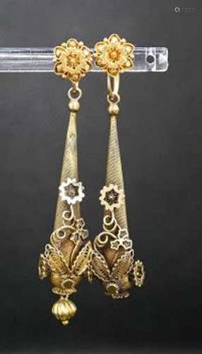 A pair of Victorian texture yellow metal pear shaped drop ea...