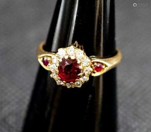 A late Victorian 18ct gold ruby and diamond cluster ring, wi...