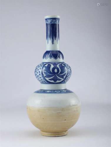 A Chinese Blue and White Porcelain Gourd Vase