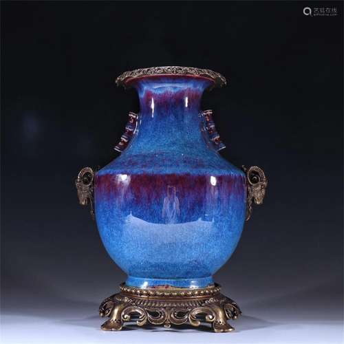 A Chinese Porcelain Vase