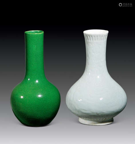清 绿釉瓶、白釉刻花瓶 （各一件）