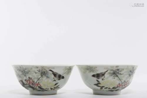 PAIR OF FAMILLE ROSE FLOWERS AND BIRDS BOWLS