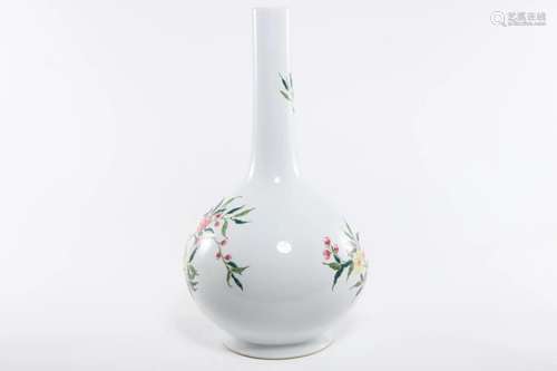 FAMILLE ROSE BIRD AND FLOWER BILE BOTTLE VASE