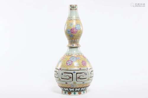 FAMILLE ROSE OPENWORK DOUBLE-GOURD VASE