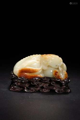 RUSSET JADE CARVING ITEM OF MYTHICAL BEAST