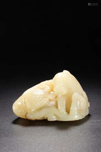 JADE CARVING ITEM OF CROUCHING HORSE