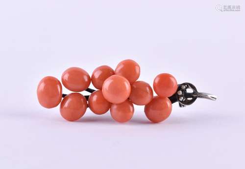 Korallen-Brosche um 1920 | Coral brooch around 1920