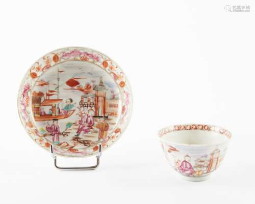 CHINE Pochon et sous-tasse en porcelaine à décor polychrome ...