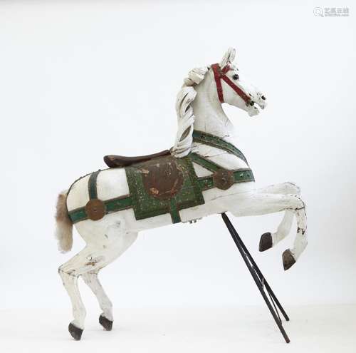 Cheval de manège en bois sculpté laqué Vers 1900 Hauteur : 1...