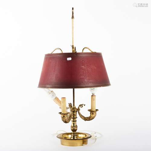 Lampe de bouillotte en bronze ciselé doré à 3 lumières figur...