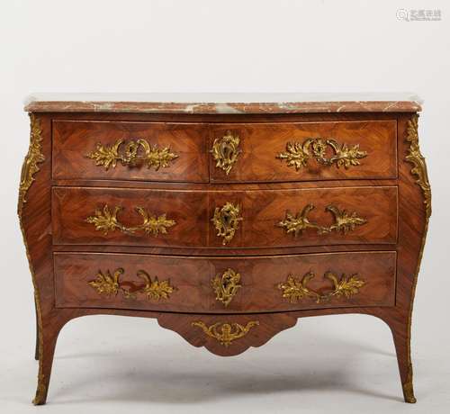 Commode de forme mouvementée en placage de bois de rose et b...