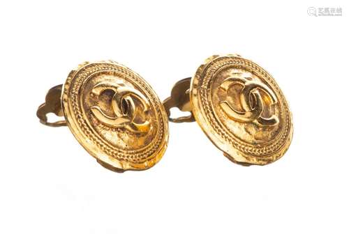 CHANEL, Paire de boucles d'oreilles en vermeil, circa 1...