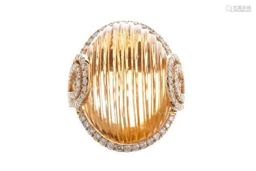 DIANA CARMICHAEL, Bague en or avec citrine cabochon et diama...