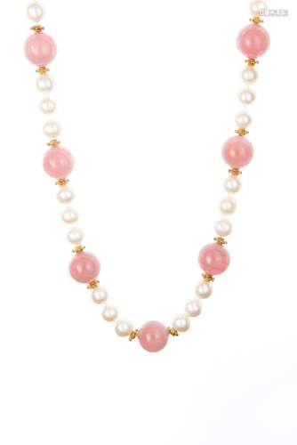 Collier de perles et quartz rose de Madagascar, signé Régine...