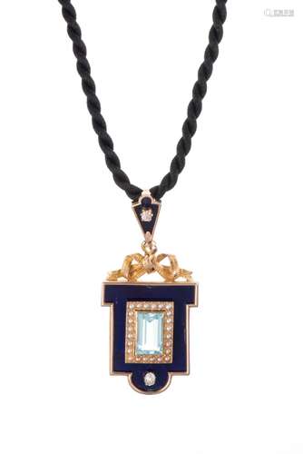 Pendentif bouclier à 2 diamants, une topaze bleue et un ento...