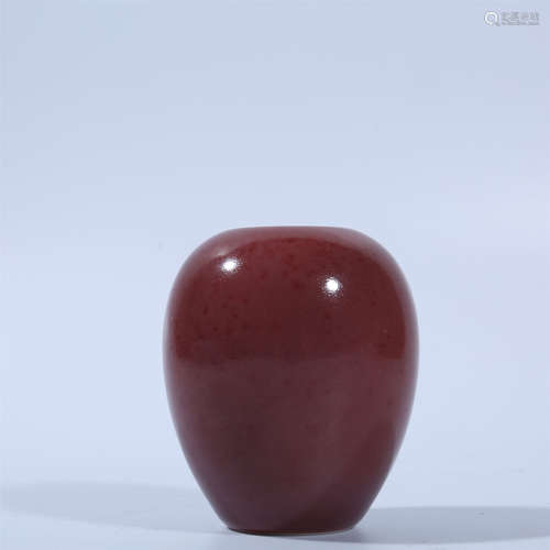 Qianlong red glaze egg shape in Qing Dynasty