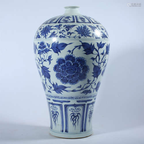 Blue and white plum vase of Yuan Dynasty