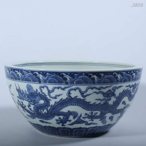 Ming Dynasty Xuande blue and white dragon pattern VAT