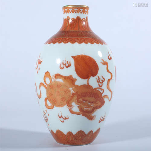 Qing Dynasty Qianlong red bottle