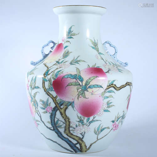 Qing Dynasty Yongzheng pastel bottle