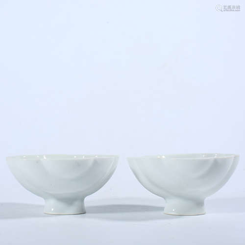 A pair of white glazed small cups in Xuande of Ming Dynasty