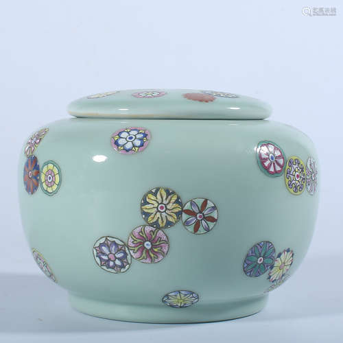 Jiaqing pastel covered pot in Qing Dynasty