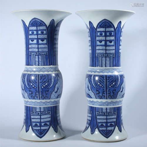 A pair of blue and white flower goblets in the Ming Dynasty