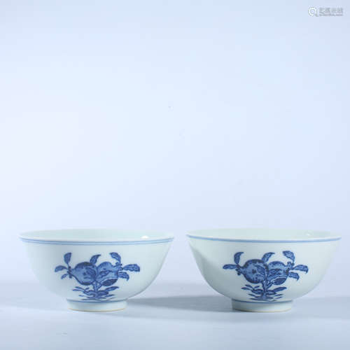 A pair of blue and white cups in Qianlong of Qing Dynasty