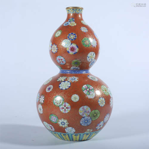 Qing Dynasty Qianlong pastel gourd bottle