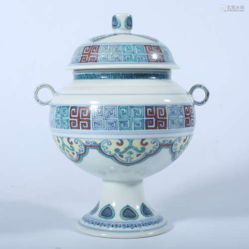 Qing Dynasty Qianlong doucai covered pot