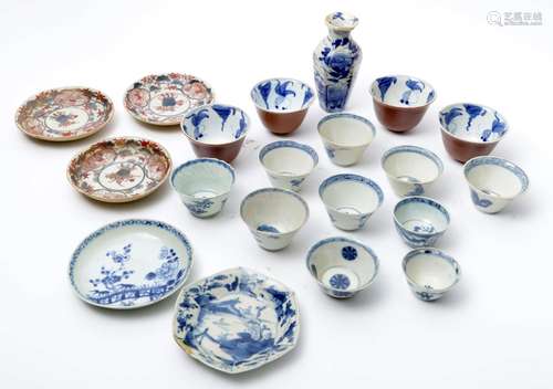 Various blue / white Chinese and Imari porcelain items