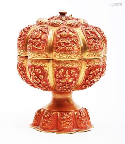 Richly decorated 20k golden Oriental lidded box, 180 grams