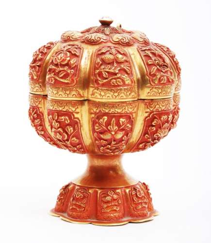 Richly decorated 20k golden Oriental lidded box, 180 grams
