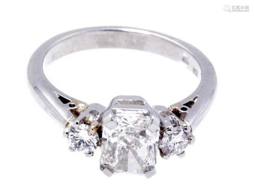 Platinum ring set with 3 diamonds, 2.00 ct in total, 2x bril...