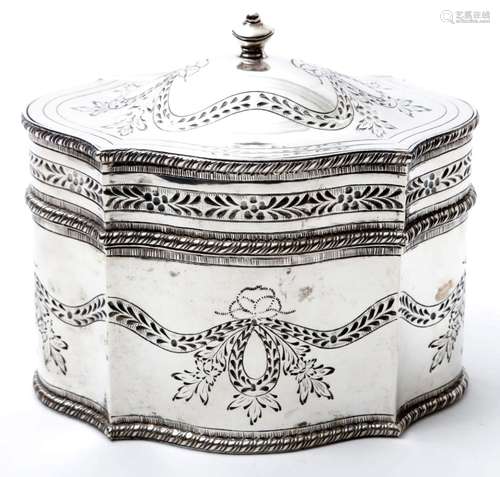 835/1000 Silver tea box, 484 grams, approx. 13 cm.