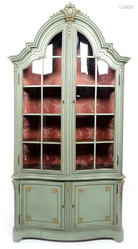 Old green/gold lacquered 4-door cabinet of which the 2 upper...