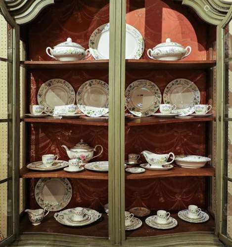 Royal Worcester Sandringham, floral decorated extended dinne...