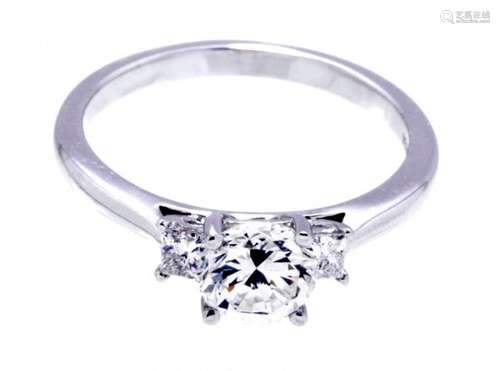 18K white gold ring set with 3 diamonds 0.80 ct, 2 x princes...