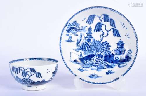 AN 18TH CENTURY ENGLISH BLUE AND WHITE TEABOWL AND SAUCER po...