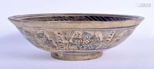 A RARE 17TH CENTURY THAI SWATTOW TYPE POTTERY BOWL painted w...