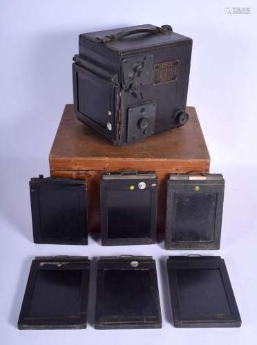 A BOXED GRAFLEX PLATE CAMERA with plates. (qty)