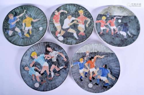 A VERY RARE SET OF FIVE 1980s ALDERMASTON POTTERY PLATES by ...