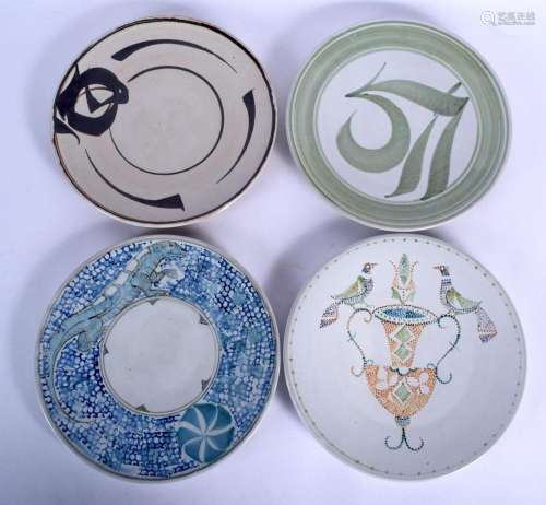 FOUR DIFFERENT ALDERMASTON POTTERY DINNER PLATES by Alan Cai...