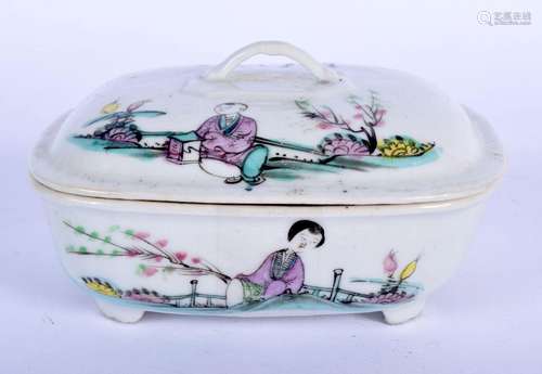 AN EARLY 20TH CENTURY CHINESE FAMILLE ROSE PORCELAIN BOX AND...