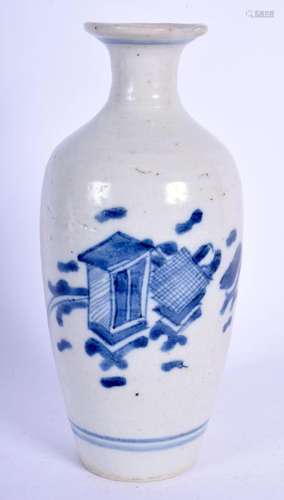 A 17TH/18TH CENTURY CHINESE BLUE AND WHITE PORCELAIN VASE Ka...