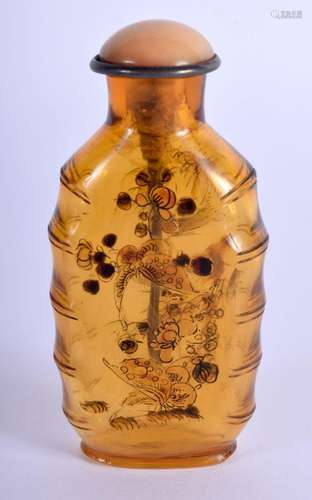 AN EARLY 20TH CENTURY CHINESE AMBER PEKING GLASS SNUFF BOTTL...