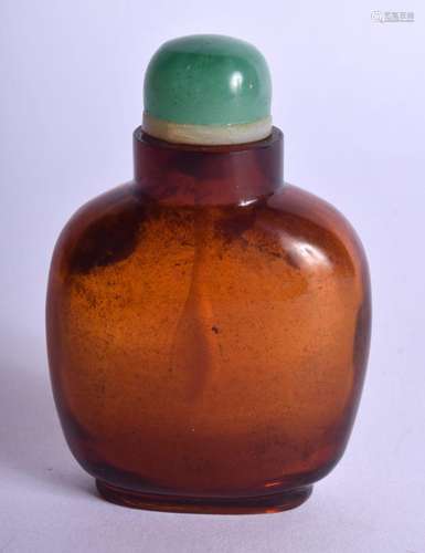 A 19TH CENTURY CHINESE CARVED AMBER GLASS SNUFF BOTTLE AND S...