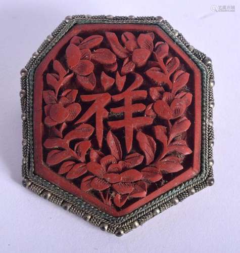 A VINTAGE CHINESE CINNABAR LACQUER BROOCH. 12 grams. 4.5 cm ...