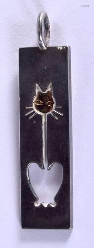 A STYLISH SILVER CAT PENDANT. 4.65 grams. 4 cm high.